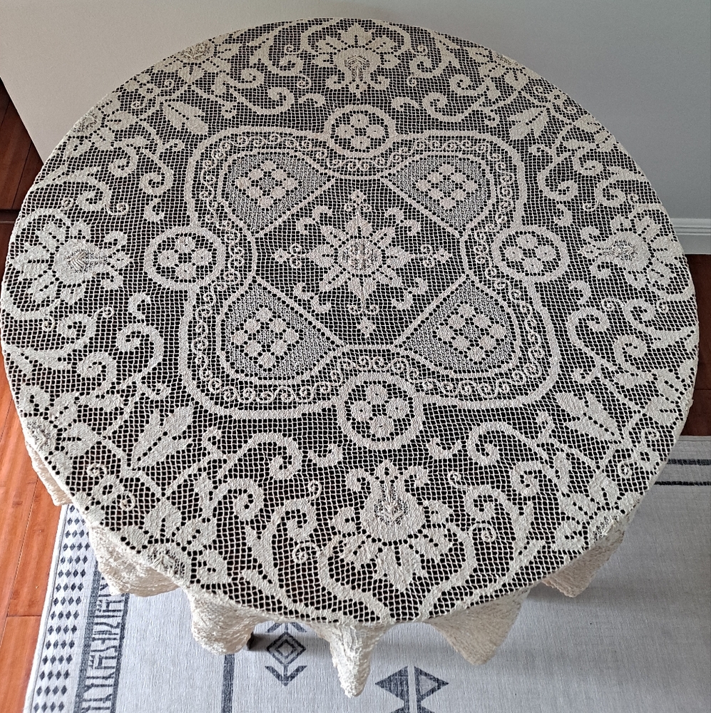 Vintage Fillet Tablecloth. Round. 60" In Diameter.